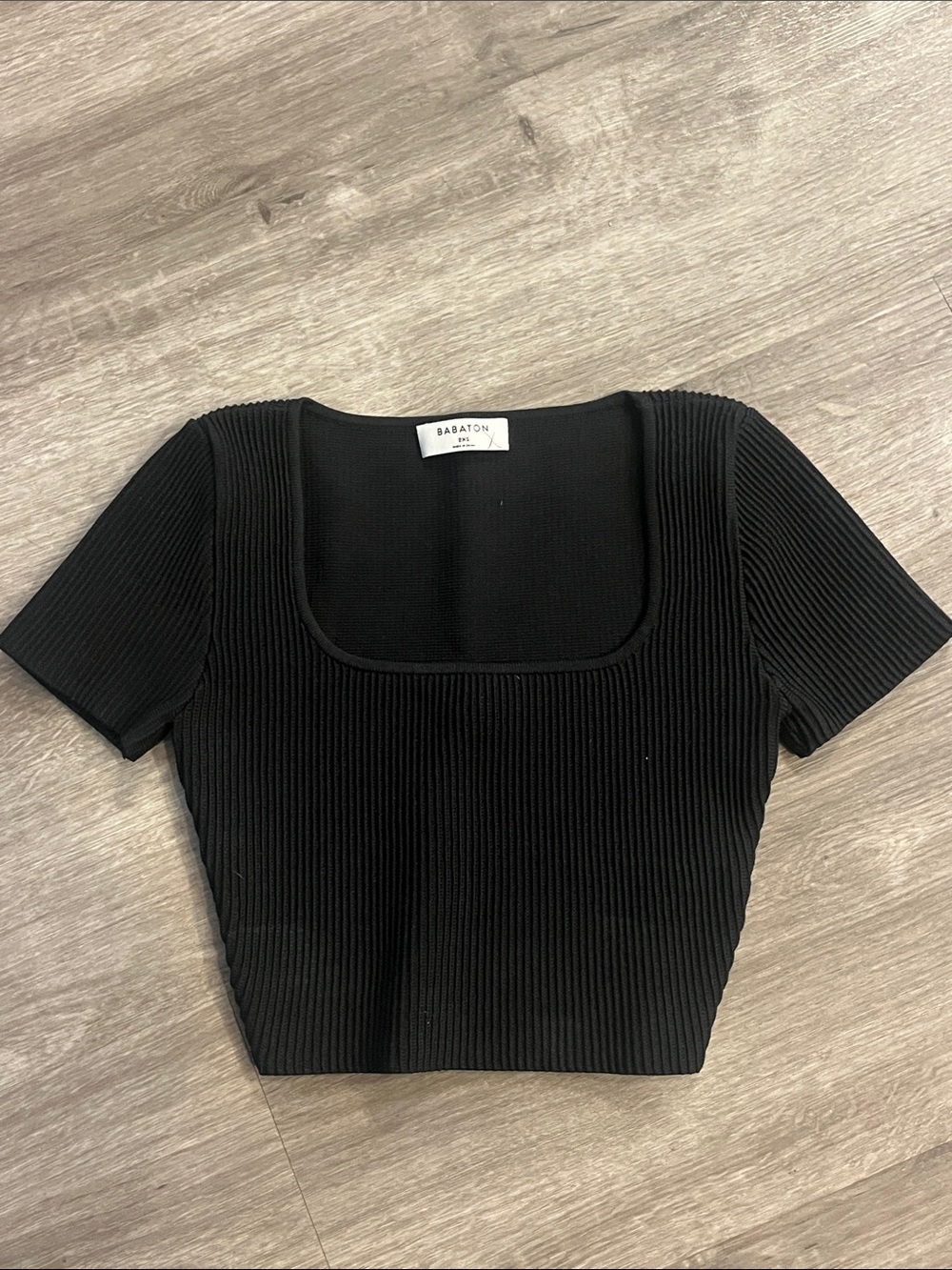 Babaton Black Ribbed Square-Neck Short Sleeve Crop Top